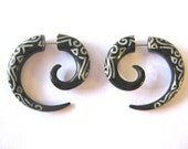 Black horn fake gauges with stunning white inlay - medium spirals