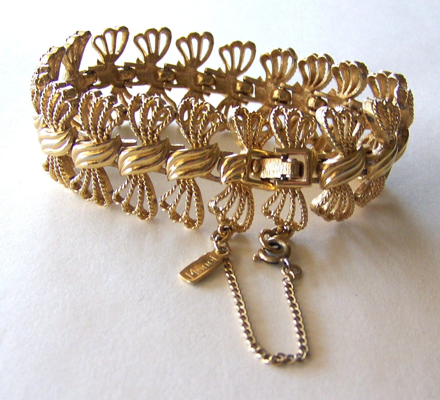 Vintage Monet "Bow" Goldtone Braclet