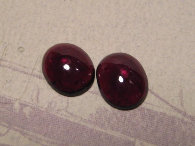 Garnet Cabs .......  12 x 10mm ........ 2 pieces .......   (Gc12/10-2p)