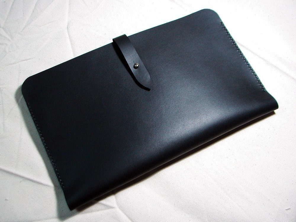 Leathinity - Hand Stitched Black Leather Sleeve for 13" MacBook Pro Retina