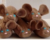 1 Blind Mouse catnip that is wool cat toy