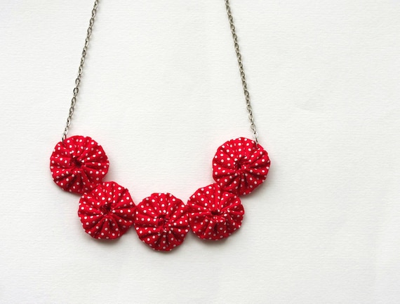 Yoyo necklace Red white polka dot cotton fabric Summer chic fashion Strawberry