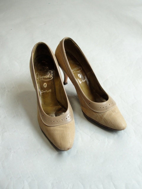 Vintage Olive GAYMODE  Heels