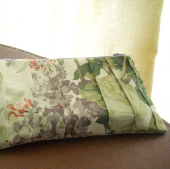 Lilac Flowers Pleated Clutch