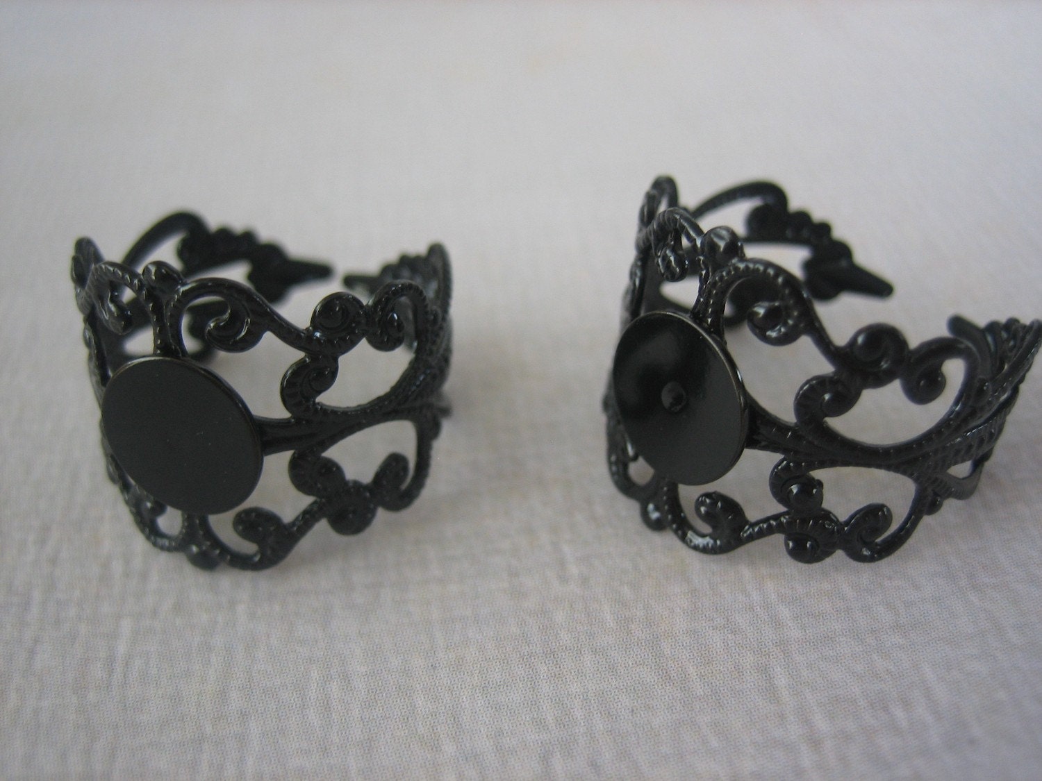 2PCS - Filigree Ring Blank - 10mm Blank Pad - Black - Jewelry Findings by ZARDENIA