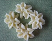 4PCS - Lily Flower Cabochons - Resin - 14x16mm - Ivory - Cabochons by ZARDENIA