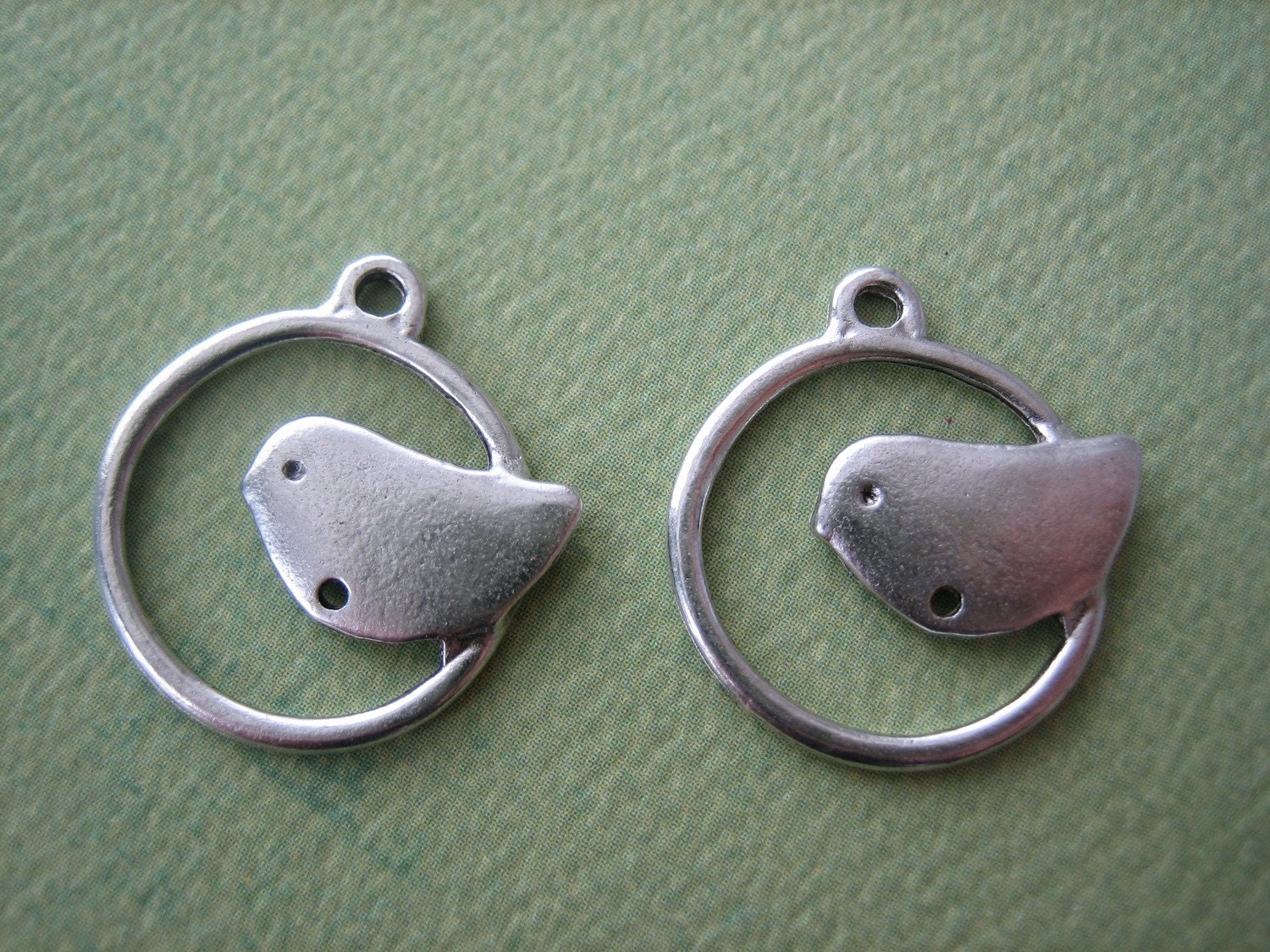 5PCS - Alloy Antique Silver Bird Charms - 20mm Round - Findings by ZARDENIA