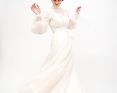 sale - Vintage 1970s Wedding Dress - 70s Victorian Wedding Gown - Pale Ivory - Victorian Revival