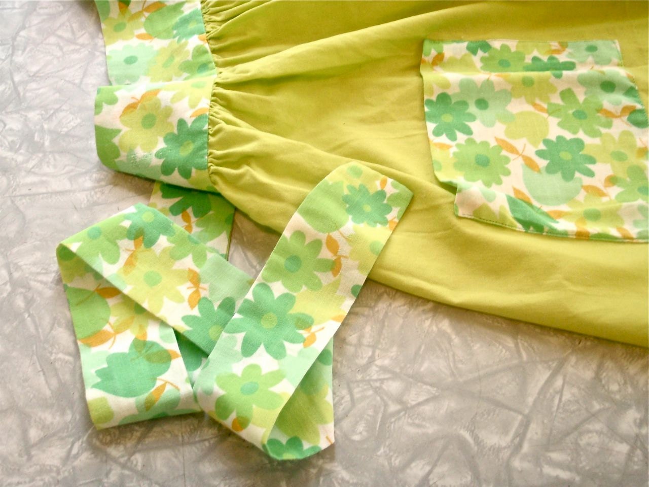 1960s Green Half Apron