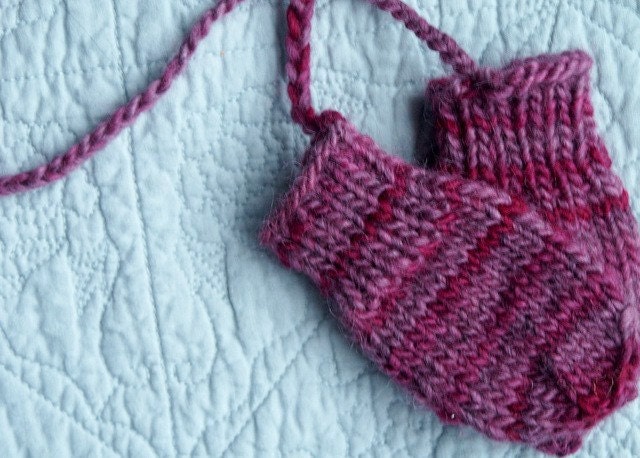 Easy thumbless baby mittens