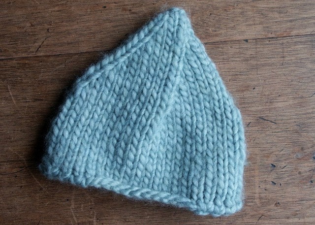 Easy newborn earflap hat pattern