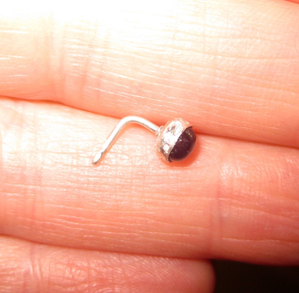 Pair of Nose Studs in Sterling Silver Genuine 4mm Stones of Chrysoprase and Amethyst