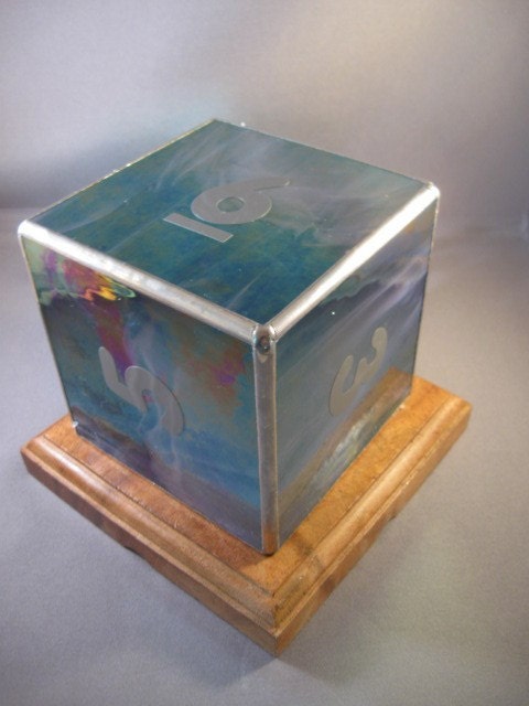 d6 stained glass lamp