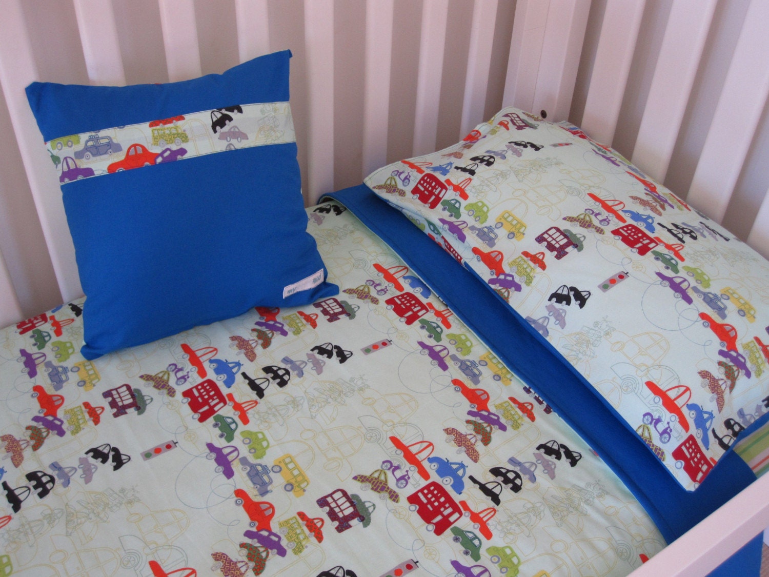 Cot or junior bed quilt and cushion set