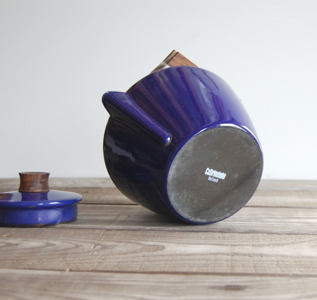 Cathrineholm Teapot / Scandinavian Modern Cobalt Blue Enamelware Tea Kettle