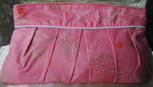 Pretty-in-Pink clutch purse