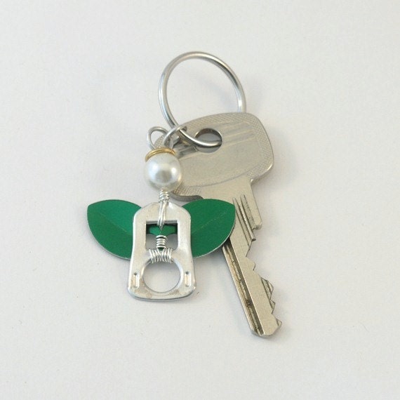 pop tab keychain - angel, green wings wire wrapped