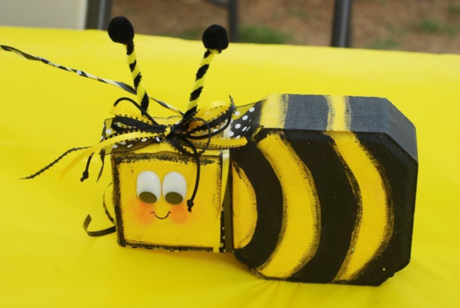 Bumble bee centerpiece
