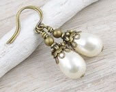 Pearl Earrings Vintage Style Bridesmaid Jewelry White Cream Ivory Beaded Dangle Earrings Antique Dark Brass Vintage Inspired