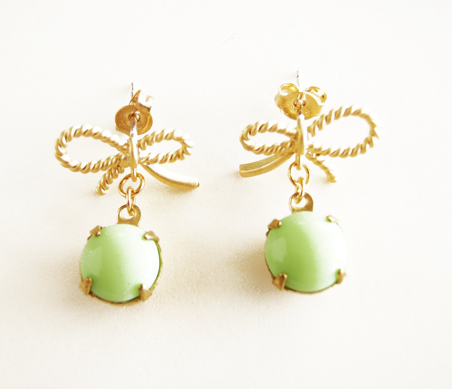 Beatrice in lime green