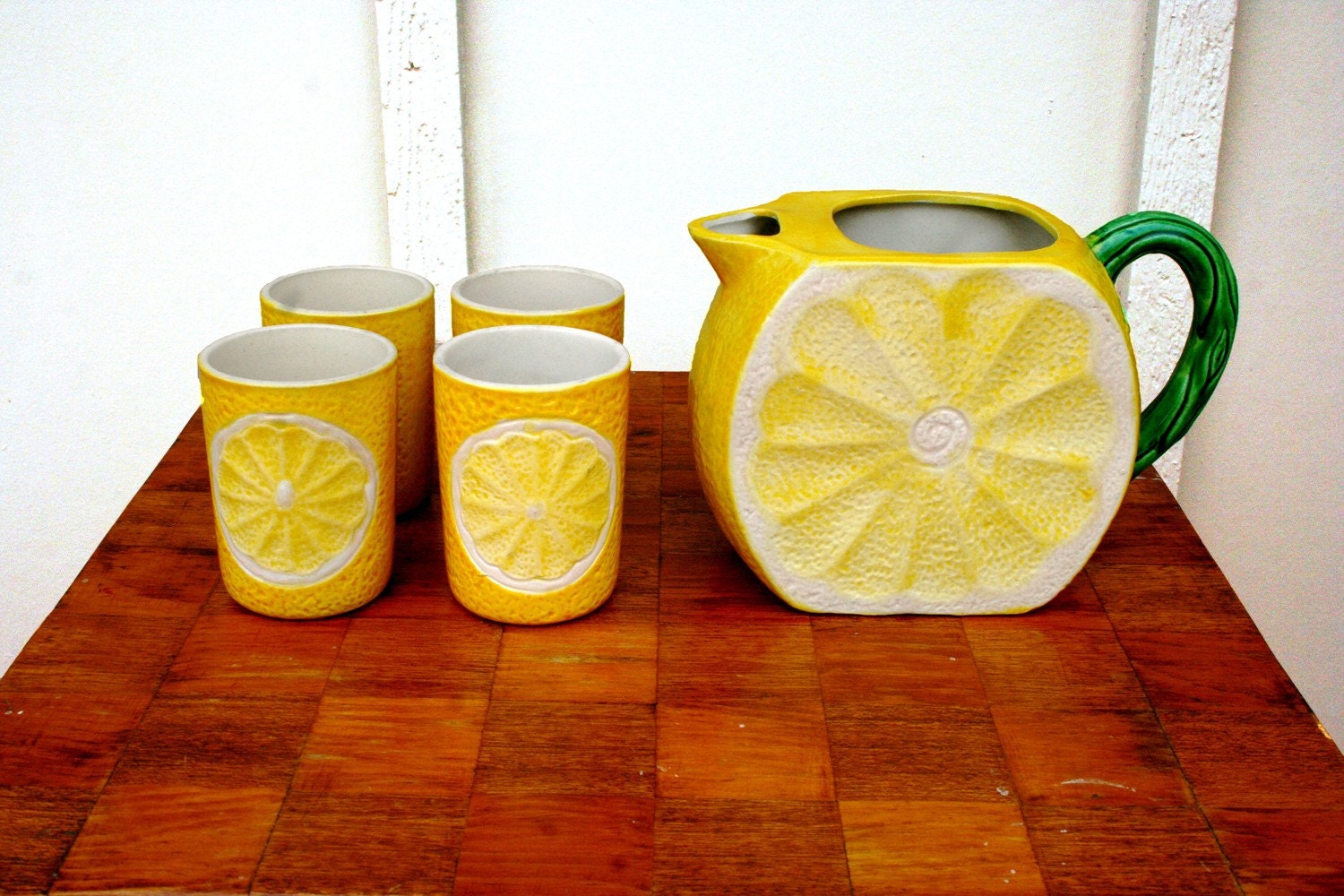 vintage lemonade pitcher and glasses