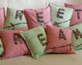 Set of decorative pillows with the inscription SWEET DREAMS