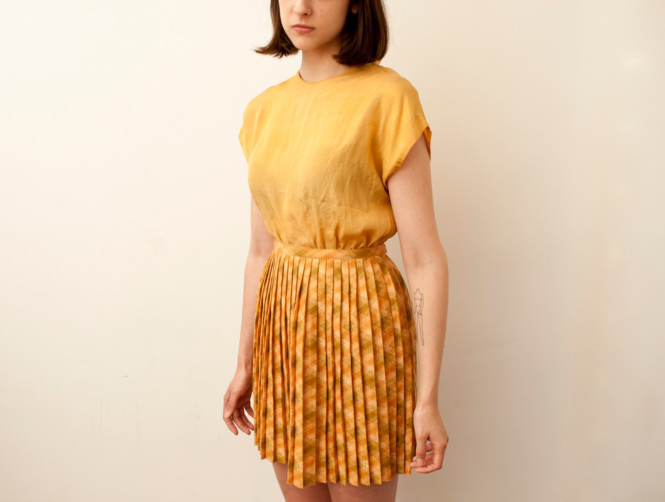 Size L geometric pattern mustard multicolor pleated mini Skirt NOS Vintage