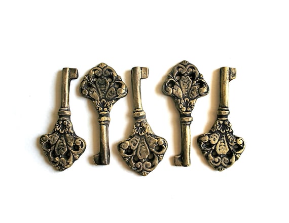Edible Vintage Skeleton Keys -Chocolate Candy, Antique Inspired Keys - set of 12 -Vegan, No Soy, Won't Melt Candy