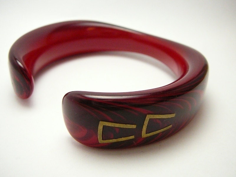 Vintage Plastic Art Deco Red Black Swirl Cuff Bangle Bracelet