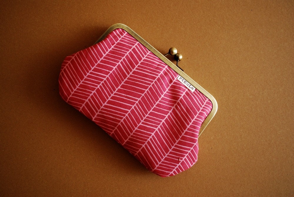 WALLET LARGE pink herringbone. kiss lock clutch purse. kisslock wallet.