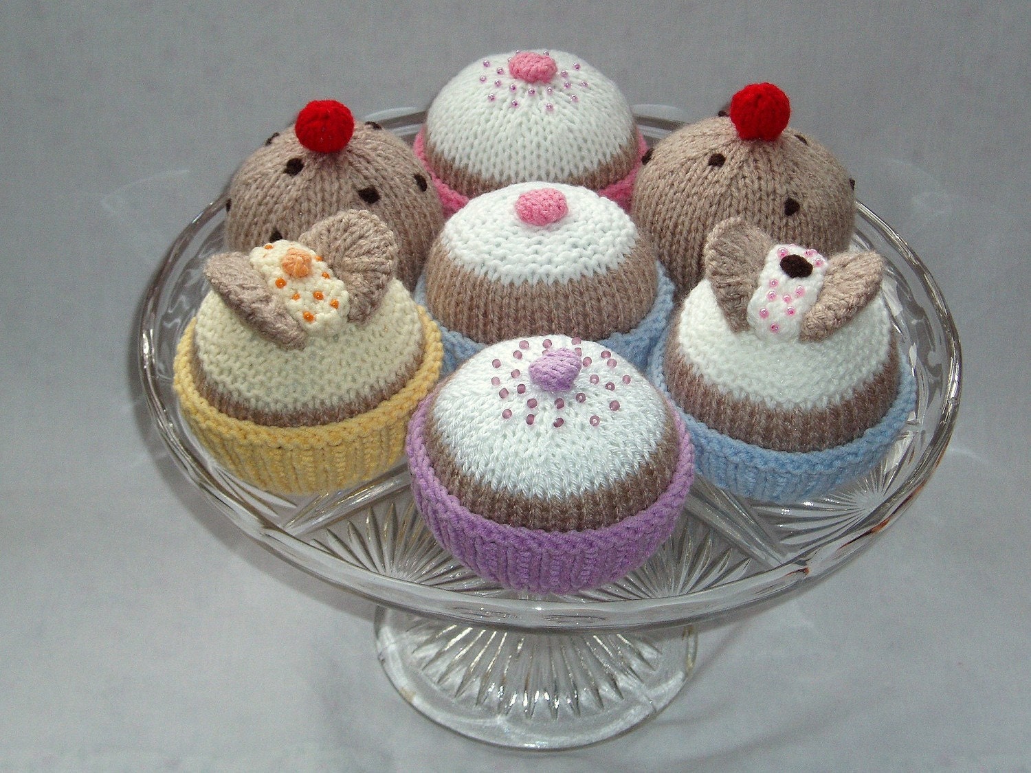 Knitted cakes - PDF knitting pattern - instant download - butterfly cakes, fairy cakes and currant buns