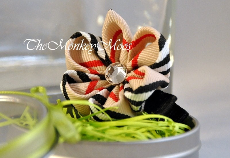 Flower Hair Clip For Girls - Ivory/Black/Red  Plaid Moonlit - Kanzashi