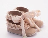 Beige baby shoes from silk-ruffled leather