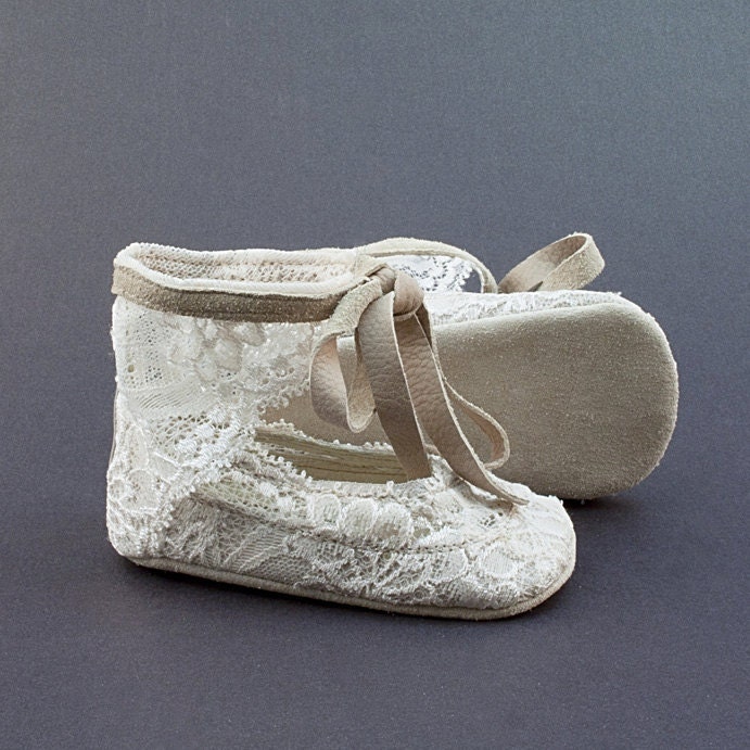 Baby shoes from lace-covered beige leather