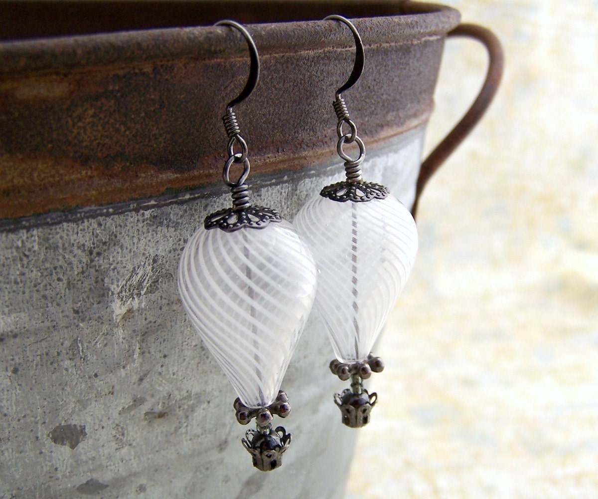White Hot Air Balloon Earrings - Steampunk balloon earrings in blown glass and gunmetal  - Wedding Jewelry - Dangle earrings