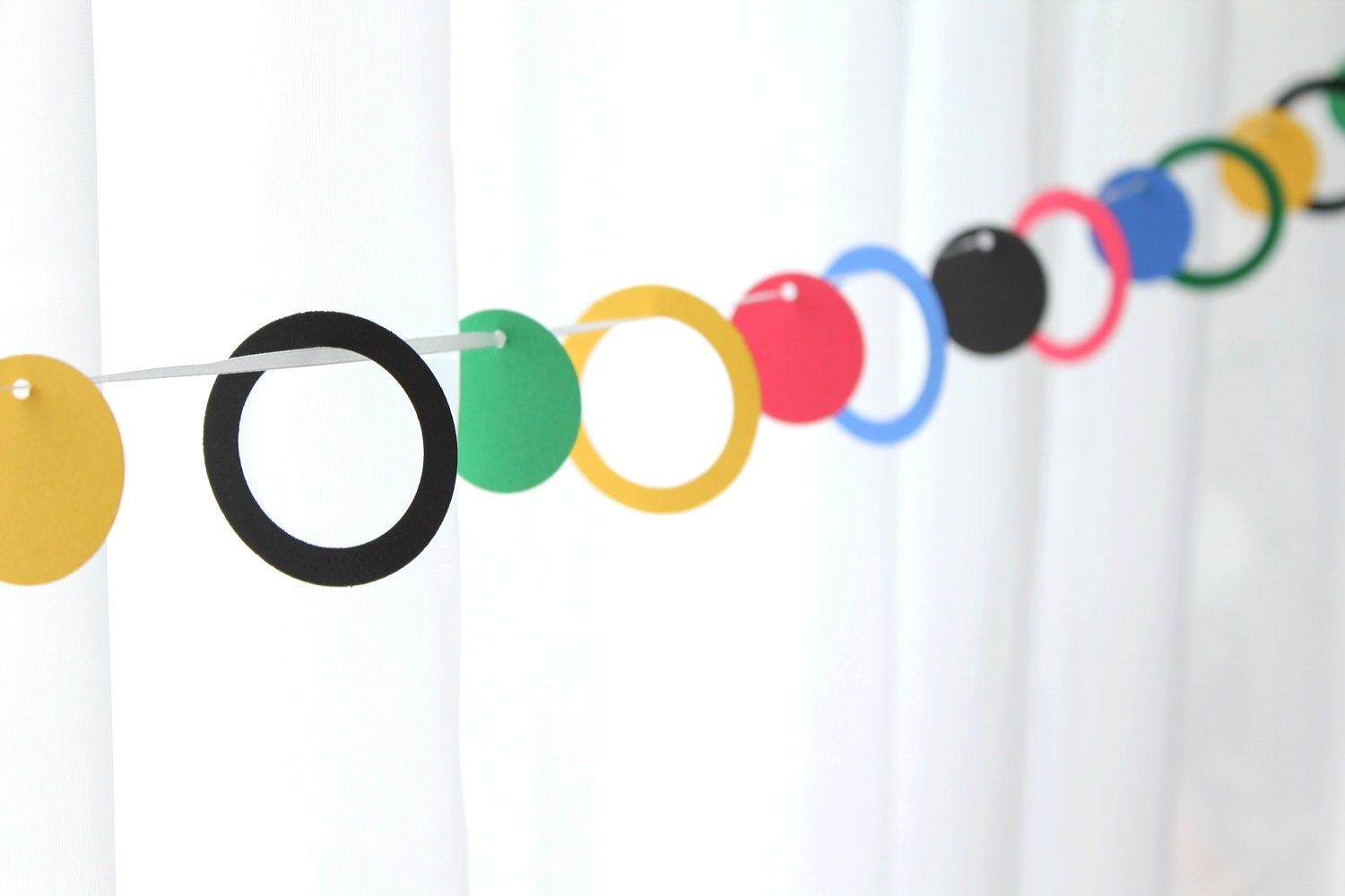 6 Foot - Circle Center Garland - available in your choice of colors  -  Perfect for Parties, Bridal or Baby Showers