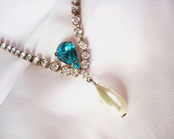 Vintage Brilliant Aqua Blue & Pearl Rhinestone Necklace - 1950 - Retro Glitz