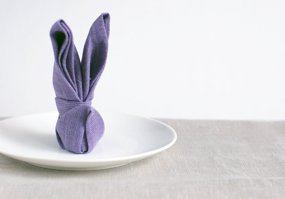 Natural linen napkin set.