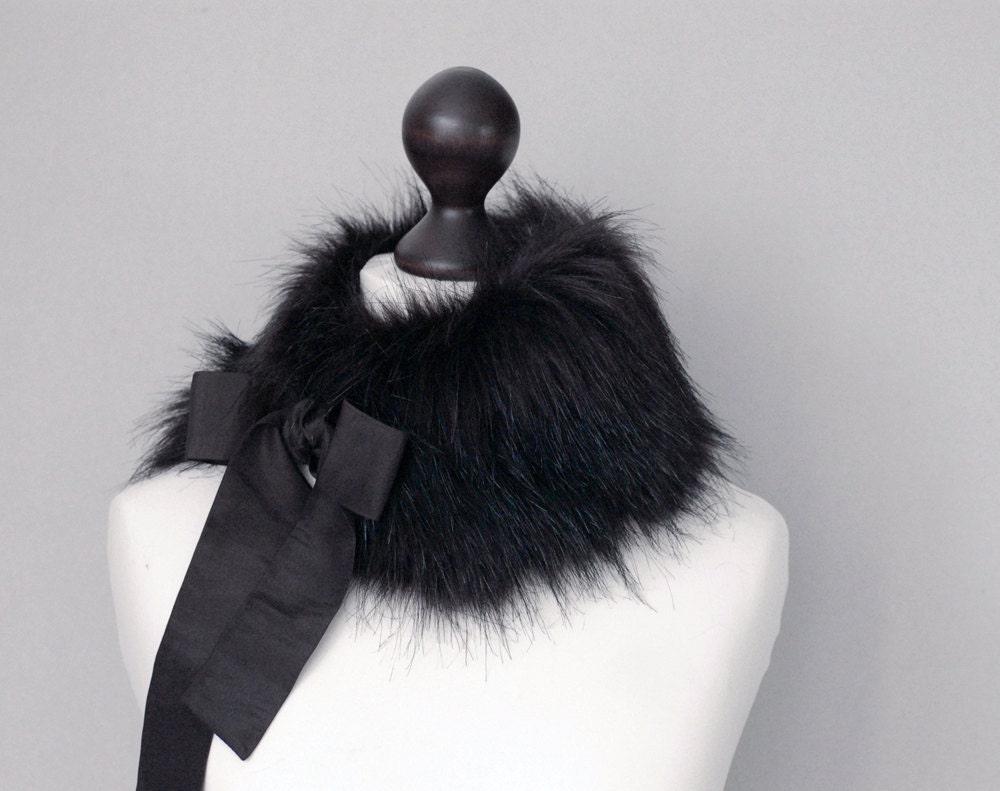 SALE 10% OFF Black faux fur collar