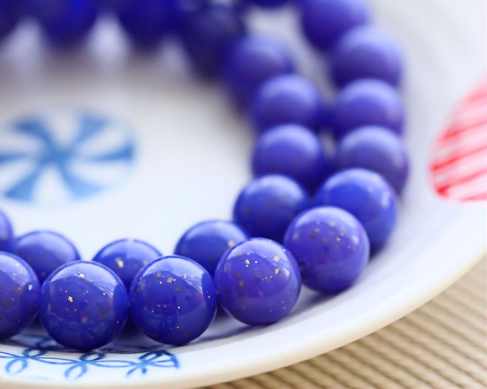 Vintage Lucite Beads . Sapphire Quartz Glittered Round . Low stock 2 lots only