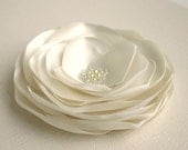 Wedding Hair Accessory - Ivory Flower Hair Clip - Flower For Hair - Bridal Accessories - Fascinator
