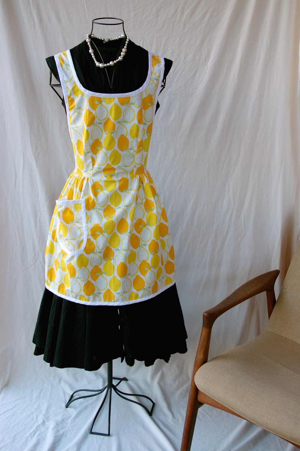 Woman's Apron Vintage fitted full apron with criss cross back in lemon yellow.