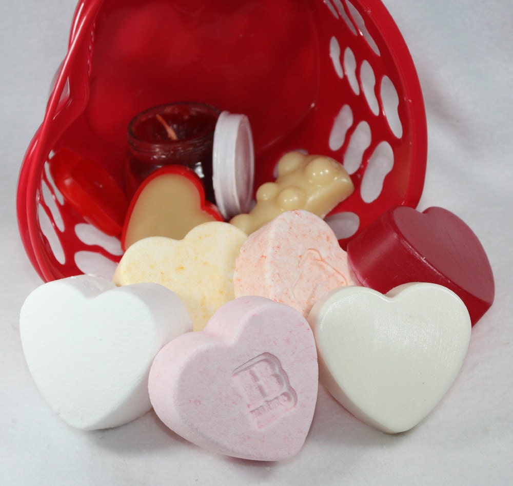 Epic Gift Basket - 10 pieces - Mother's Day, heart, soap, bath bomb, lip balm, candle
