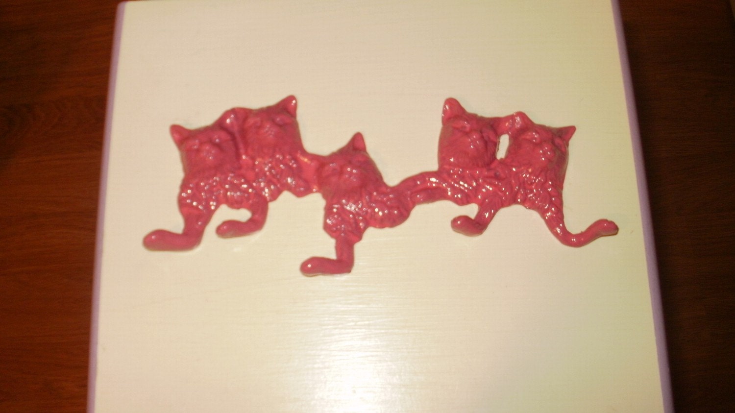 BriGht PiNk PainTed BraSS Cat WaLL RaCk / JeWeLry DisPlay with 5 HooKs--FREE SHIPPING in the US