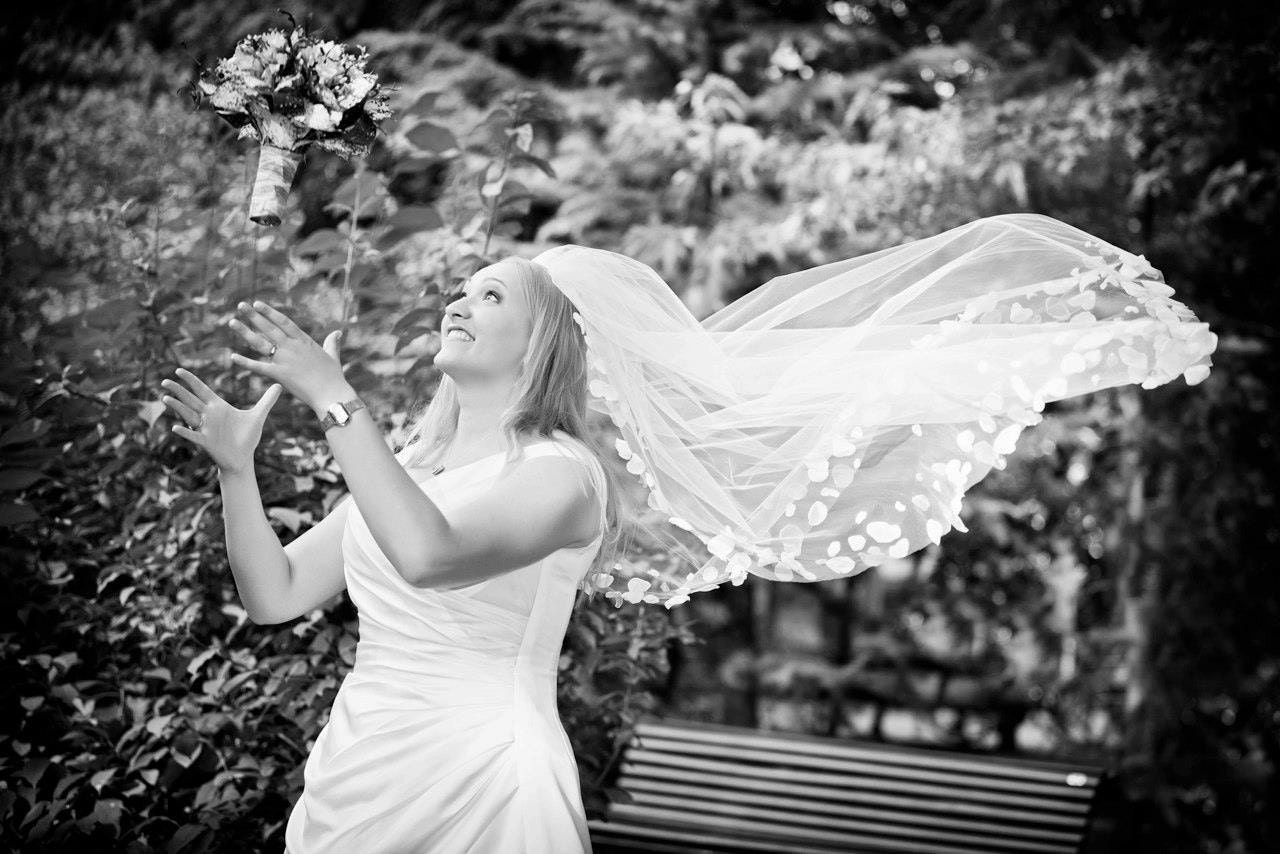 Petal Veil Fingertip 45" Inch Wedding Veil with Petals