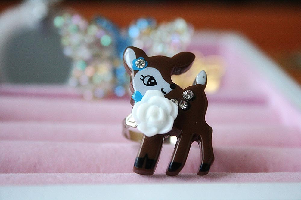 Dancing deer ring