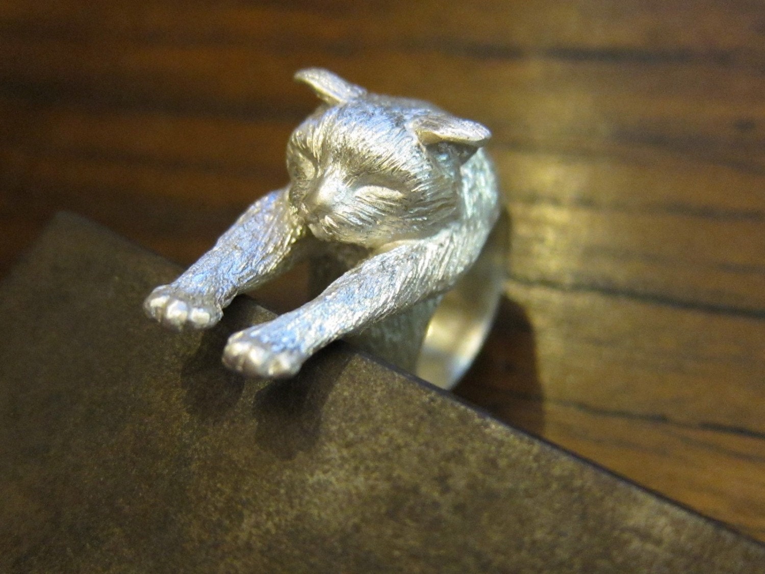 Lazy Cat Ring (White)