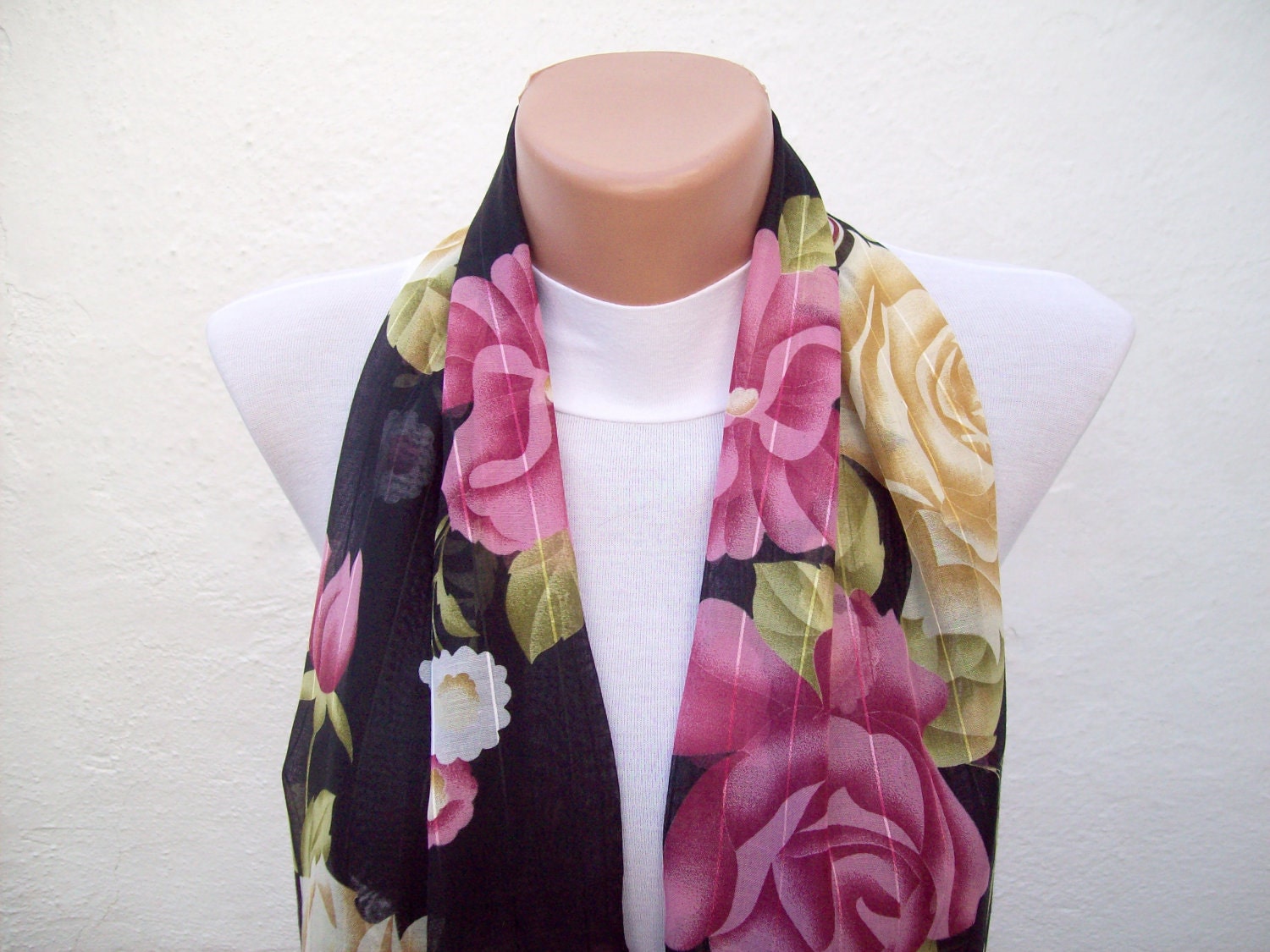 infinity scarf Loop scarf Neckwarmer Necklace scarf Fabric scarf black pink cream