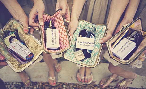 custom : bridesmaids gifts, personalized clutches