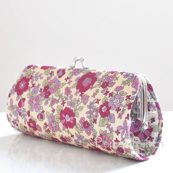 Jardin Enchante in Boyssenberry..Small  Clutch Purse